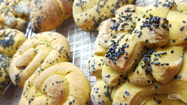 pane siciliano con curcuma e sesamo nero 4